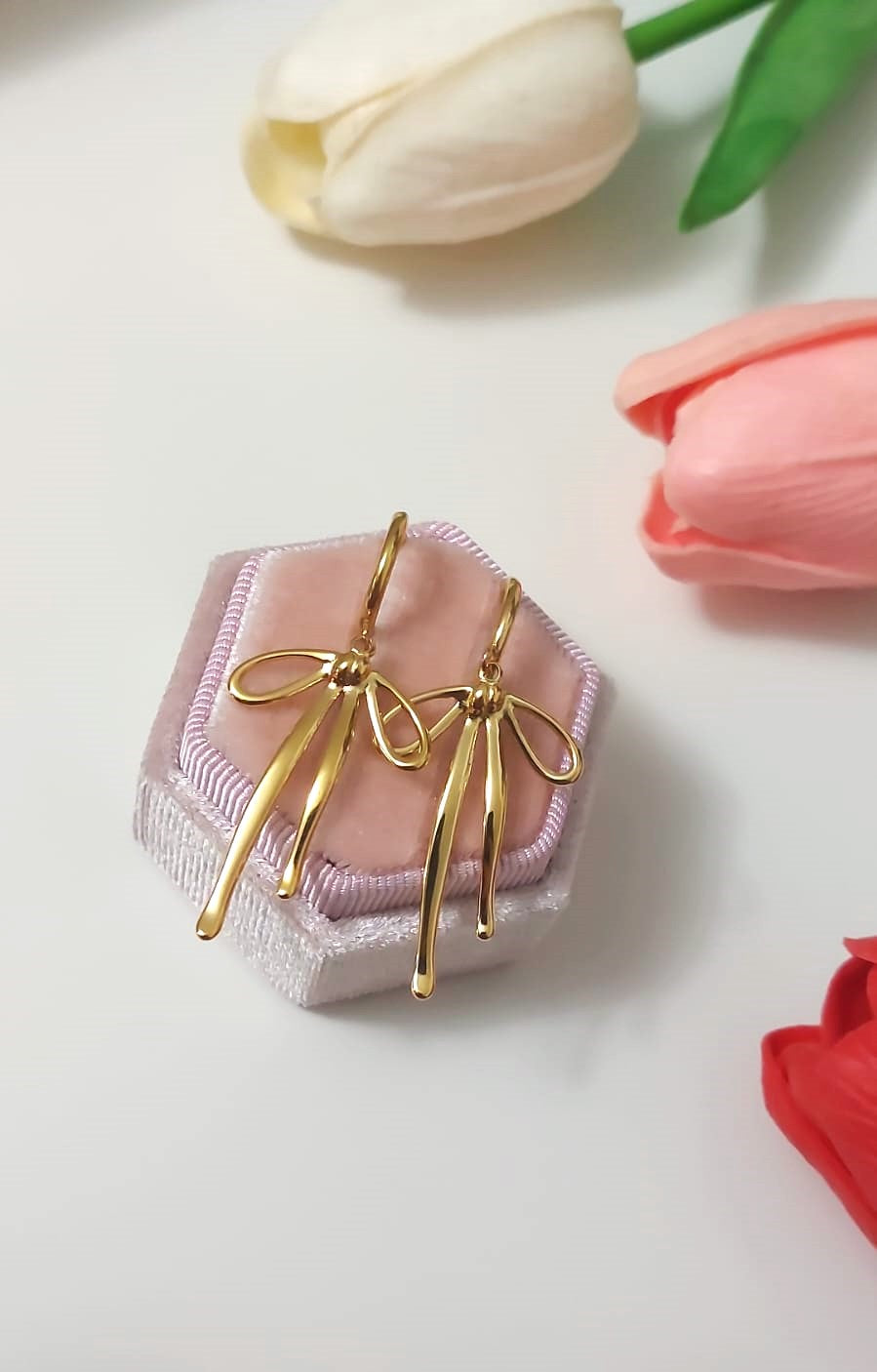 Orecchini cerchietti Fiocco gold