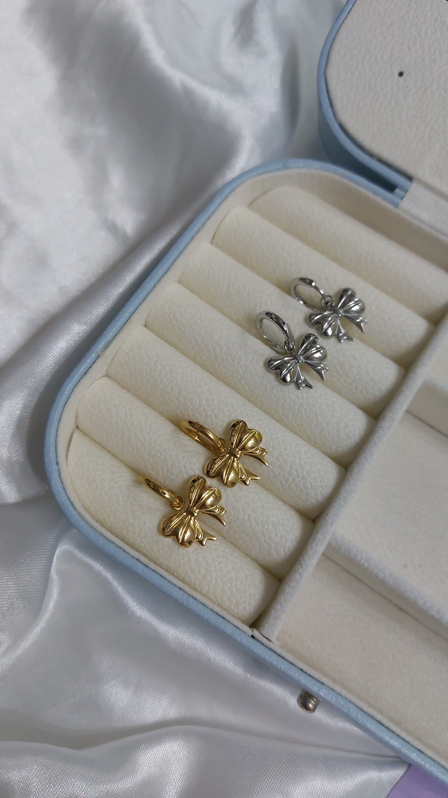 Orecchini pendenti fiocchetto