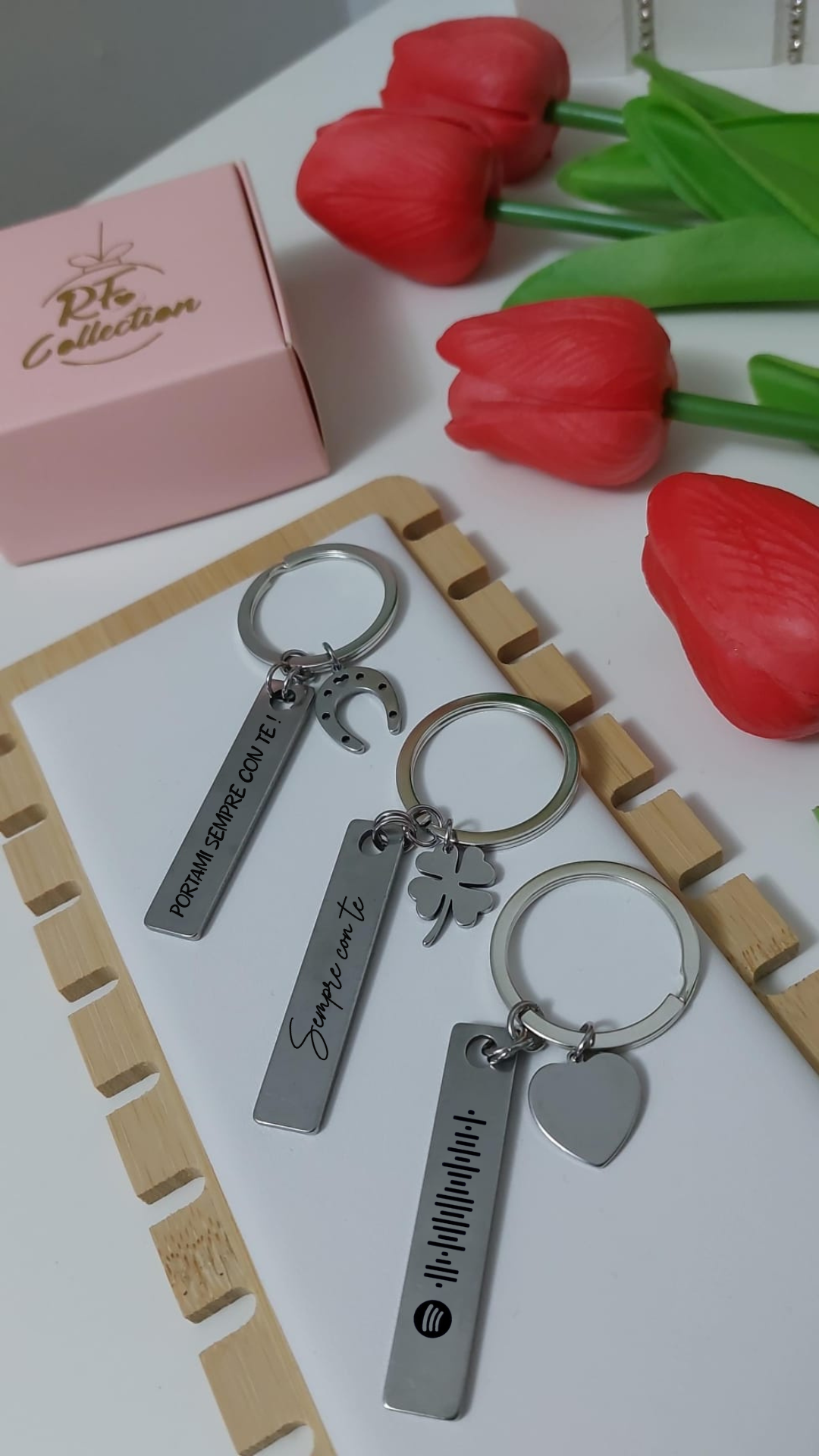 Portachiavi In Acciaio Inox OriginDesigned Con Piastrine Ovali Numerate Da 1 A 5. Perfetti Per Hotel, B&B E Uffici.