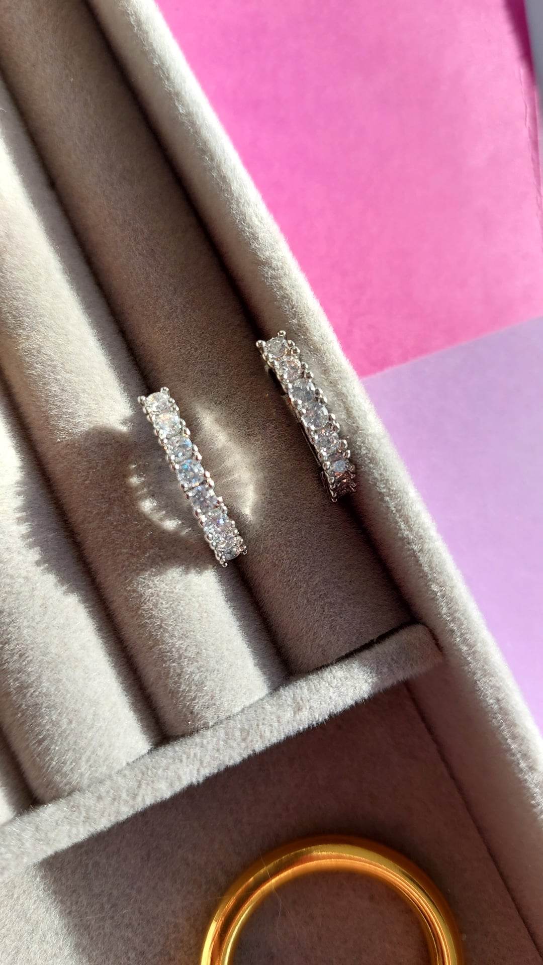 ORECCHINI CERCHIETTO CON ZIRCONI