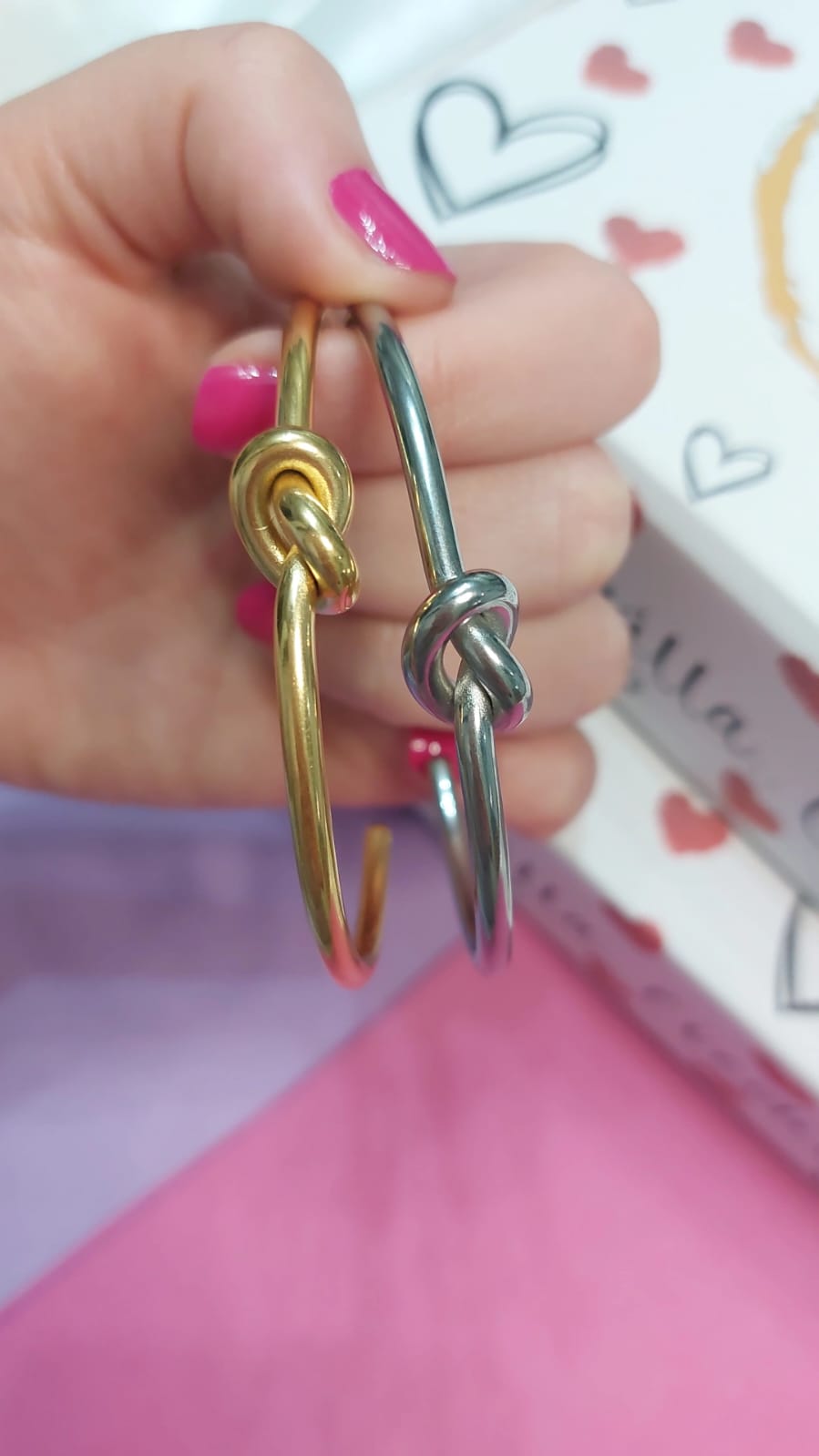 Philip Jones Bracciale Rigido Con Nodo D'Amore – Placcato Argento, Ipoallergenico E Regalo Elegante